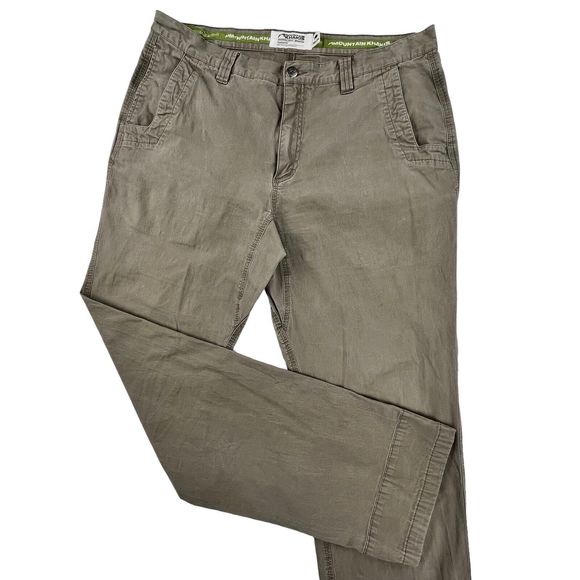 Essentials Men's Relaxed-Fit Stretch Khaki Pants – Classic Fit, 97% Cotton, Machine Washable